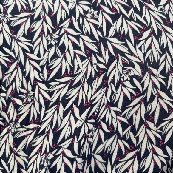 Lulu's Navy Blue and White‎ Print Dondi Romper - Picture 4 of 13